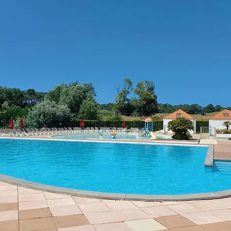 Le Goeland 2 Pieces Avec Terrasse, 2 Adultes, 1 Enfant, N'Est Pas Adapte Pour Les Moins De 3 Ans Et Plus De 12 Ans