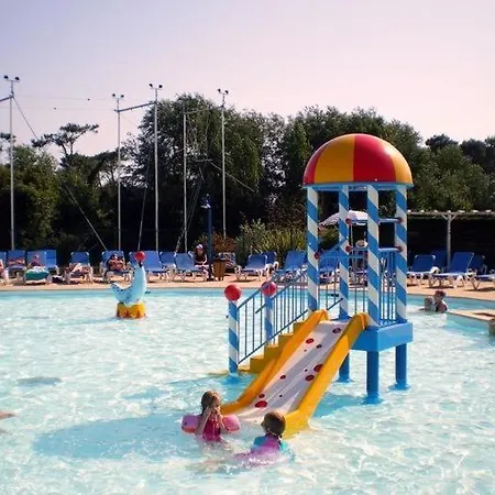 Le Goeland 2 Pieces Avec Terrasse, 2 Adultes, 1 Enfant, N'est Pas Adapte Pour Les Moins De 3 Ans Et De 12 Ans