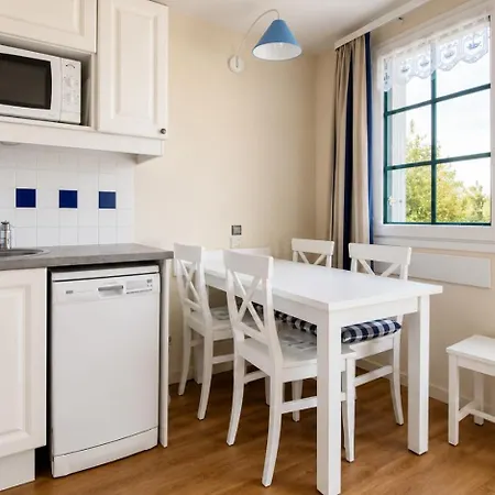 Le Goeland 2 Pieces Avec Terrasse, 2 Adultes, 1 Enfant, N'est Pas Adapte Pour Les Moins De 3 Ans Et De 12 Ans *