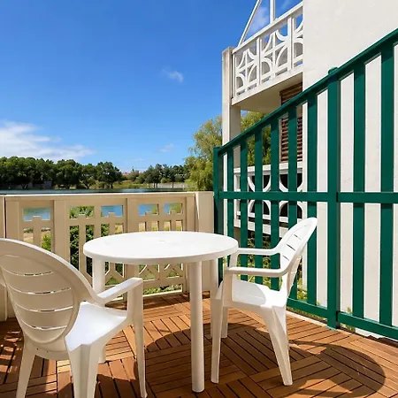 Le Goeland 2 Pieces Avec Terrasse, 2 Adultes, 1 Enfant, N'est Pas Adapte Pour Les Moins De 3 Ans Et De 12 Ans